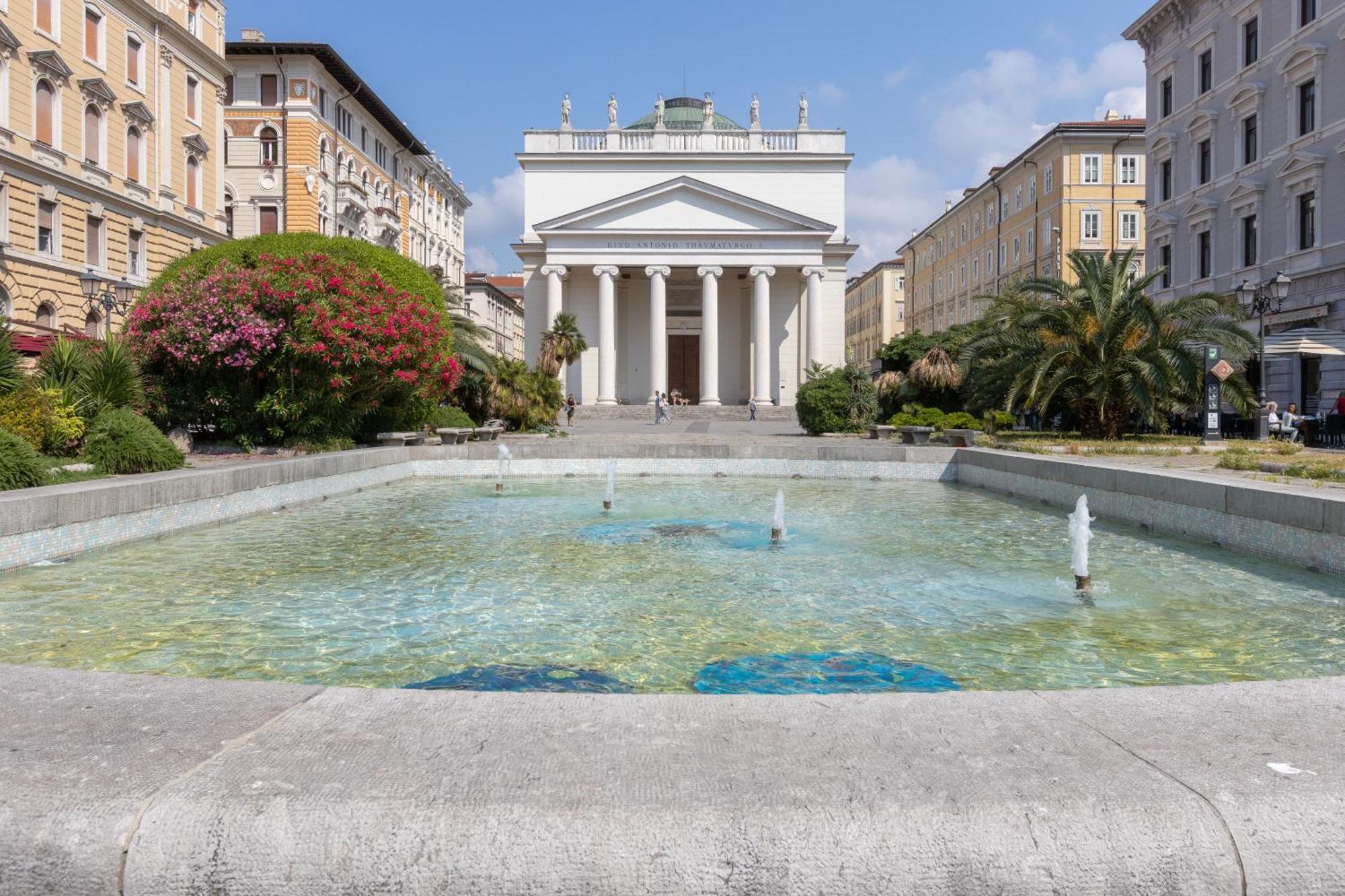 Elegante Rifugio D'Annunzio Con Parcheggio A トリエステ エクステリア 写真